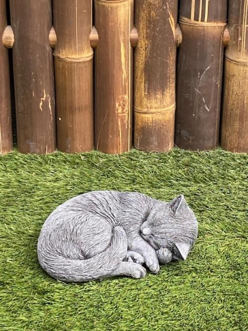 Poes nr.2340, Tuin en Terras, Tuinbeelden, Nieuw, Dierenbeeld, Beton, Ophalen