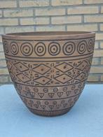 EXTRA grote, 44 cm,   buitenpot                "EGG" model, Ophalen, Steen, 40 cm of meer, Rond