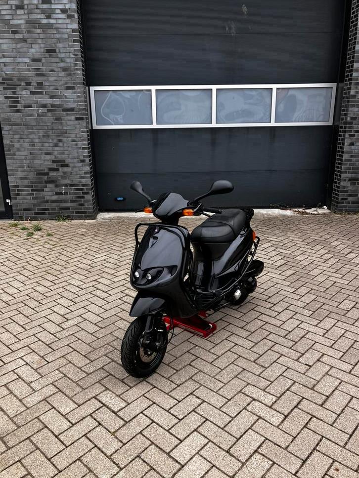 Zip fastrider 125cc, Fietsen en Brommers, Scooters | Piaggio, Zo goed als nieuw, Zip, Maximaal 45 km/u, Tweetakt, Ophalen