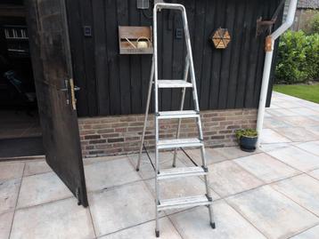 Altrex aluminium huishoudtrap of keukentrap. beschikbaar voor biedingen
