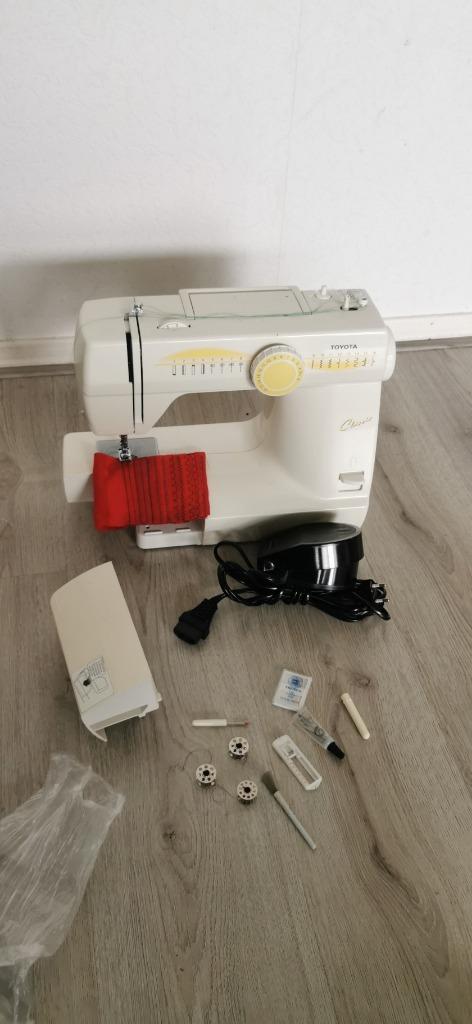 Naaimachime TOYOTA EC16 werkt goed, Hobby en Vrije tijd, Naaimachines en Toebehoren, Zo goed als nieuw, Naaimachine, Overige merken