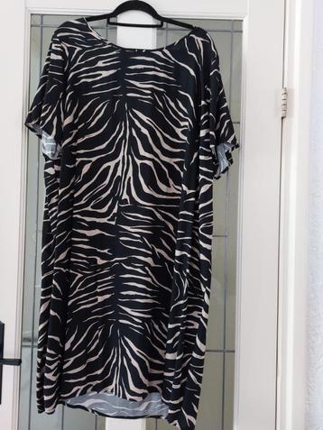 Nieuwe jurk met zebra motief, Only Carmakoma, maat 50 beschikbaar voor biedingen