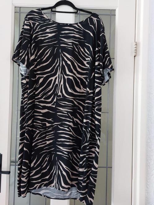 Nieuwe jurk met zebra motief, Only Carmakoma, maat 50, Kleding | Dames, Grote Maten, Nieuw, Jurk, Zwart, Ophalen of Verzenden