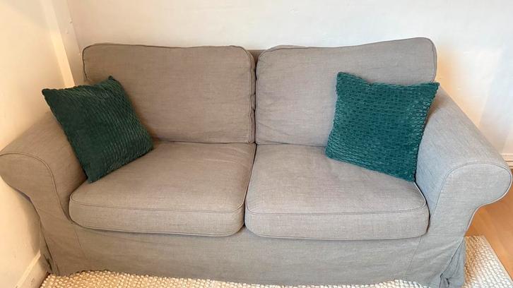 GRATIS Ektorpgrijze bank in goede staat, Huis en Inrichting, Banken | Bankstellen, Zo goed als nieuw, Tweepersoons, 150 tot 200 cm