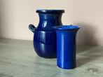 Gebr Andree Apeldoorn - Twee vazen met blauw glazuur, Verzenden