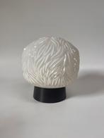 vintage mid Century plafondlamp glimmend wit gevlamd patroon, Ophalen of Verzenden, Zo goed als nieuw, Glas, Art Deco