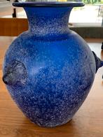 Blauwe glazen Scavo vaas met 4 leeuwenkoppen, Huis en Inrichting, Woonaccessoires | Vazen, Minder dan 50 cm, Glas, Blauw, Ophalen