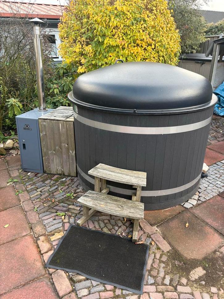Kirami Hottub met Rexener Diesel Verwarming - 4-6 pers, Tuin en Terras, Bubbelbaden en Hottubs, Gebruikt, Vast, Afdekzeil, Ophalen