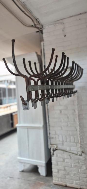 Oude Industriële Kapstok | Kledingrek | Garderobe Rek beschikbaar voor biedingen