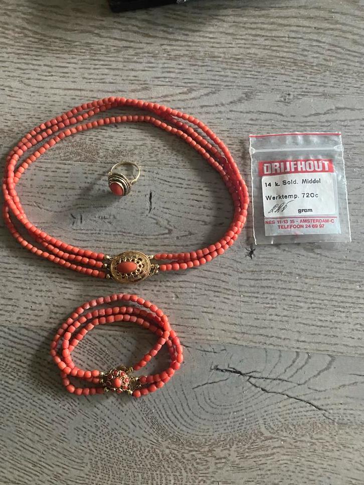 Set antieke bloedkoraal sieraden, Sieraden, Tassen en Uiterlijk, Antieke sieraden, Armband, Goud, Met edelsteen, Ophalen