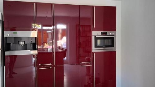 Grote hoogglans Hacker keuken met veel opberg ruimte., Huis en Inrichting, Keuken | Complete keukens, Gebruikt, Composiet, Ophalen