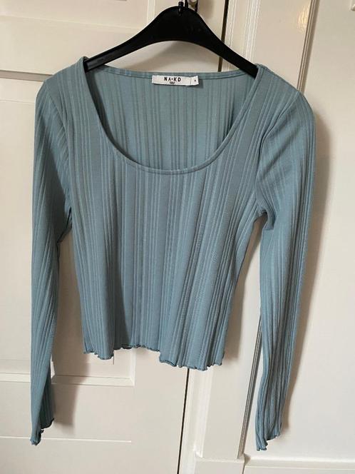 NA-KD lichtblauwe geribbelde top maat M, Kleding | Dames, Tops, Zo goed als nieuw, Maat 38/40 (M), Blauw, Zonder mouw, Ophalen of Verzenden