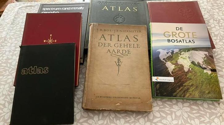 Verzameling atlassen, Boeken, Atlassen en Landkaarten, Gelezen, Overige atlassen, Nederland, 1800 tot 2000, Ophalen of Verzenden