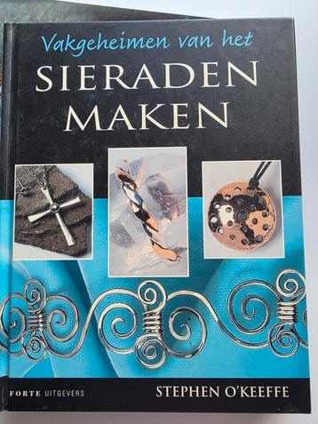 Vakgeheimen van het sieraden maken beschikbaar voor biedingen