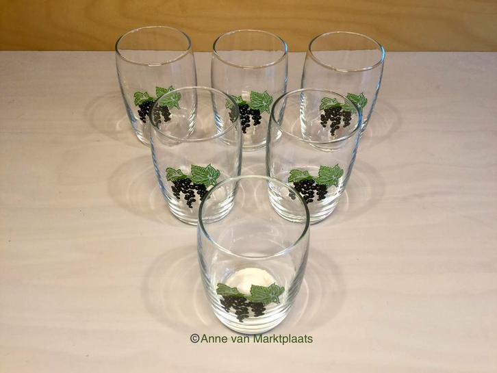 Vintage sapglaasjes buikglaasjes zes stuks met druif, Verzamelen, Glas en Borrelglaasjes, Zo goed als nieuw, Overige typen, Ophalen of Verzenden