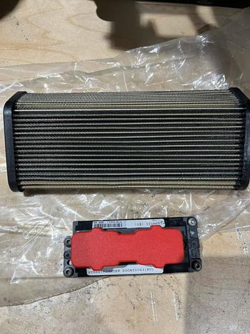 Originele ECU luchtfilter + demper Ducati Streetfighter 1098 beschikbaar voor biedingen