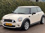 Mini Cooper One R56 1.4 95pk 2009 Wit airco / LMV, Auto's, Voorwielaandrijving, Euro 5, Stof, Zwart