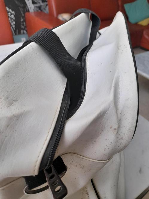 Witte sport tas met vakken bijna nieuw, Sieraden, Tassen en Uiterlijk, Tassen | Sporttassen, Gebruikt, Ophalen of Verzenden