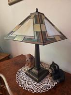 Tiffany tafellamp. Kap is van glas in lood., Ophalen, Zo goed als nieuw, Glas, 50 tot 75 cm