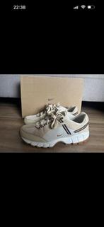 Nike Air Humara LX Jacquemus, Kleding | Dames, Ophalen, Beige, Nike, Sneakers of Gympen