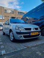Renault Clio 1.6 16V Dynbas E4 2004 Grijs, Auto's, Voorwielaandrijving, 537 kg, 4 cilinders, 1200 kg