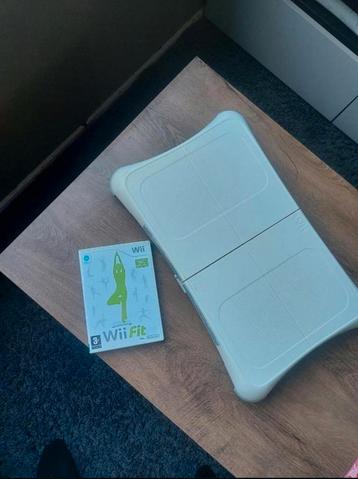 Wii Balance Board + Wii Fit  beschikbaar voor biedingen