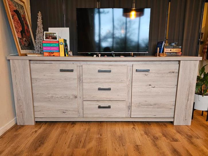 Lichteiken houten dressoirkast 226cm breed, Huis en Inrichting, Kasten | Dressoirs, Zo goed als nieuw, 200 cm of meer, 25 tot 50 cm
