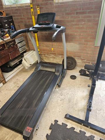 Cardiostrong TR20 loopband – Compact, 12x Incline 16km beschikbaar voor biedingen
