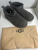 Ugg classic mini Maat 38, Kleding | Dames, Schoenen, Ophalen of Verzenden, Zo goed als nieuw, Grijs, Overige typen