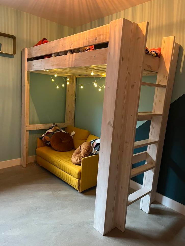 Gratis: houten hoogslaper, Kinderen en Baby's, Kinderkamer | Stapelbedden en Hoogslapers, Zo goed als nieuw, Hoogslaper, Ophalen