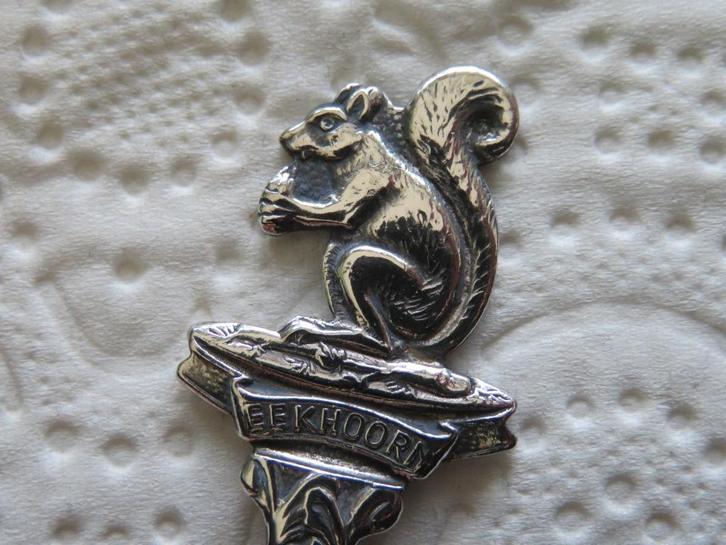 Verzilverd Dierenbescherming Lepeltje Eekhoorn, Verzamelen, Porselein, Kristal en Bestek, Gebruikt, Bestek, Overige materialen