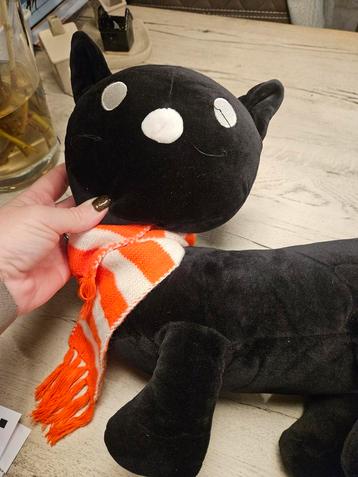 Zwarte Siepie Knuffel met Rood-Wit Das - Zo Goed Als Nieuw beschikbaar voor biedingen