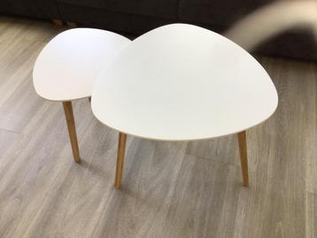 BijzetTafeltjes TAPS wit blad, poten houten kleur beschikbaar voor biedingen