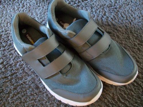 nieuwe comfortabele grijze sneakers Maat 42 met klittenband, Kleding | Heren, Schoenen, Nieuw, Sneakers of Gympen, Overige kleuren