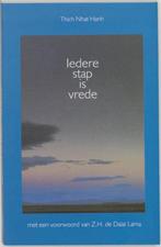 Thich Nhat Hanh Iedere stap is vrede, Boeken, Ophalen of Verzenden, Nieuw, Spiritualiteit algemeen, Achtergrond en Informatie