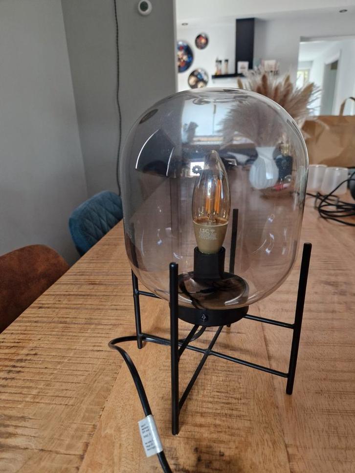 Grijze glazen tafellamp met metalen voet, Huis en Inrichting, Lampen | Tafellampen, Zo goed als nieuw, Minder dan 50 cm, Glas