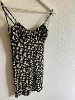Bershka Jurk met bloemenprint- Maat S💗, Kleding | Dames, Zwart, Ophalen of Verzenden, Zo goed als nieuw, Maat 36 (S)