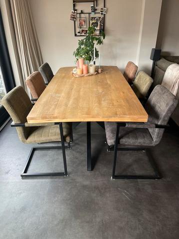 Mangohouten meubelset (eet- & salontafel, dressoir, stoelen) beschikbaar voor biedingen