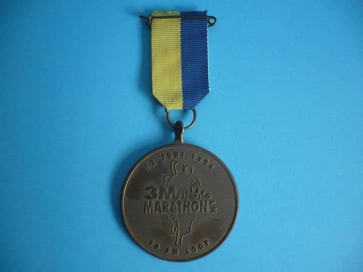 Medaille 3M marathon Leiden 12 10 KM loop juni 1994., Postzegels en Munten, Penningen en Medailles, Brons, Nederland, Ophalen of Verzenden