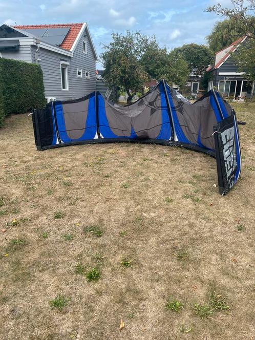 Slingshot fuel 11 m2, Watersport en Boten, Kitesurfen, Zo goed als nieuw, Kite, 11 m², Geen board, Ophalen of Verzenden