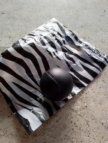 Zak met daarin een bewegende bal beschikbaar voor biedingen