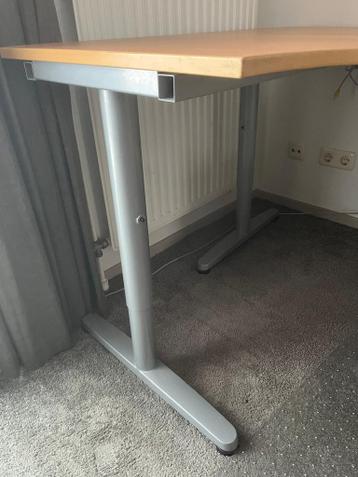 Bureau IKEA Galant – in zeer nette staat – bieden maar! - afbeelding 3