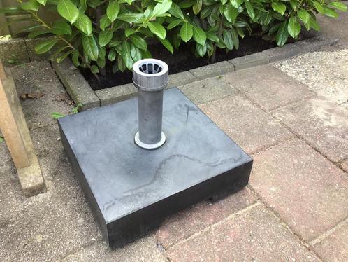 LOODZWARE PARASOLVOET, 40 KILO, AFM 40 X 40 X 11 CM, STOK<50, Tuin en Terras, Parasols, Zo goed als nieuw, Parasolvoet, Minder dan 1 meter