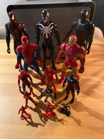 13 verschillende poppetjes van marvel beschikbaar voor biedingen