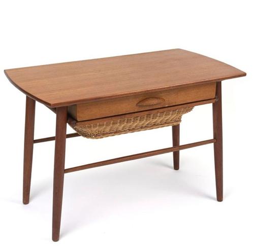 Vintage Deense bijzettafel met lade en mand. Br Gelsted., Huis en Inrichting, Tafels | Bijzettafels, Zo goed als nieuw, Rond, Minder dan 55 cm