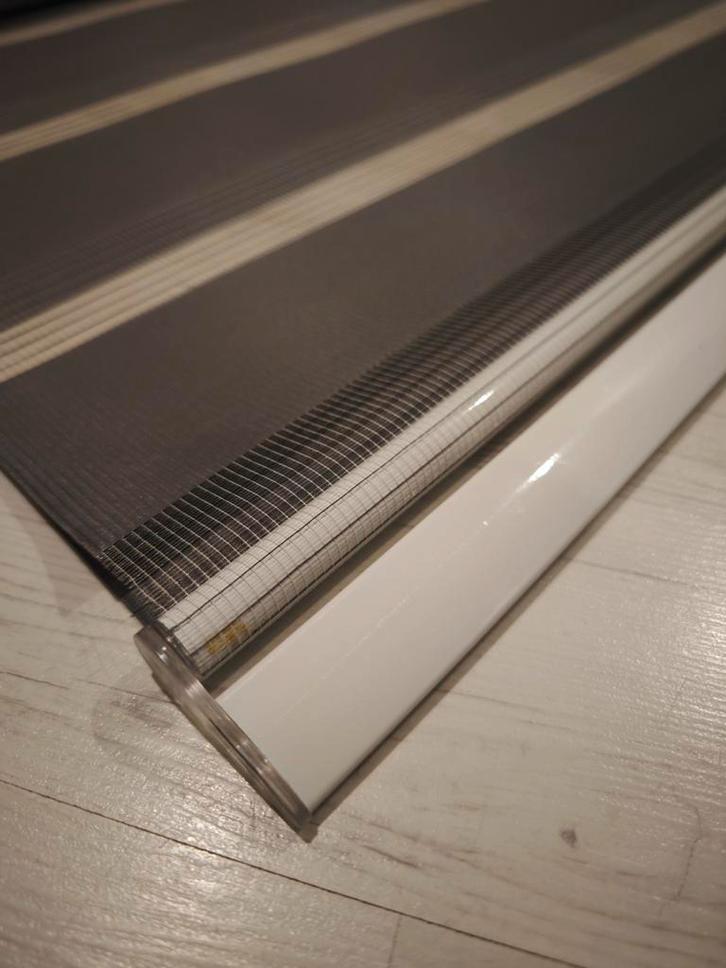 Grijze Dag/Nacht Rolgordijn 90x210cm - Uitstekende Staat, Huis en Inrichting, Stoffering | Gordijnen en Lamellen, Zo goed als nieuw