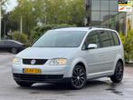 Volkswagen Touran 1.6-16V FSI Trendline | Automaat | Airco |, Stof, Zwart, 4 cilinders, Origineel Nederlands