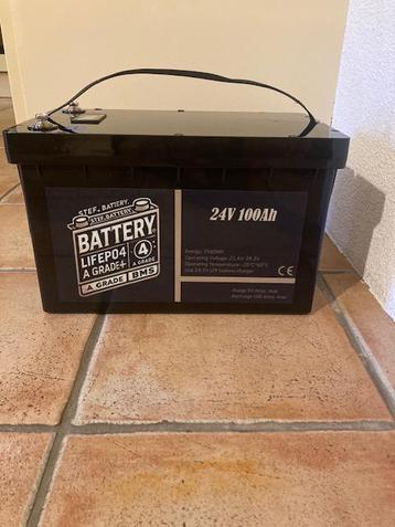24V 100Ah LiFePO4 accu – nieuw in doos en garantie met bluet beschikbaar voor biedingen