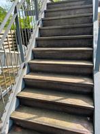 Stalen trap 12 hardhouten treden 2.41h. 1.23 m b. 2 leuning, Ophalen, Gebruikt