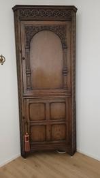 Oude hoekkast met mooi houtsnijwerk, Antiek en Kunst, Antiek | Meubels | Kasten, Ophalen